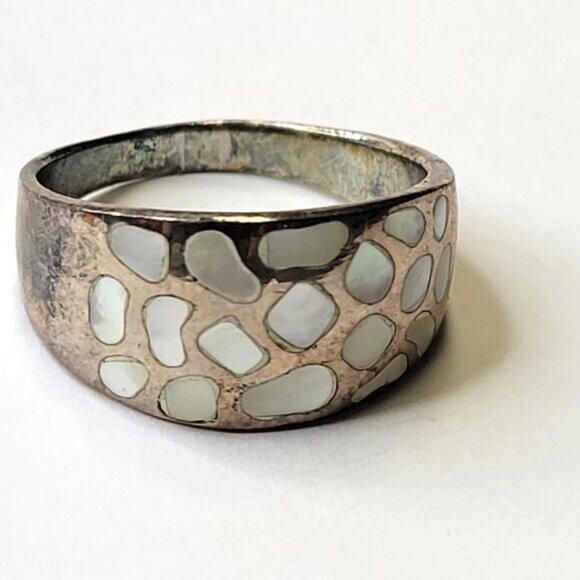 Vintage Silver and Mother of Pearl Ring Size 9 - Picture 1 of 15